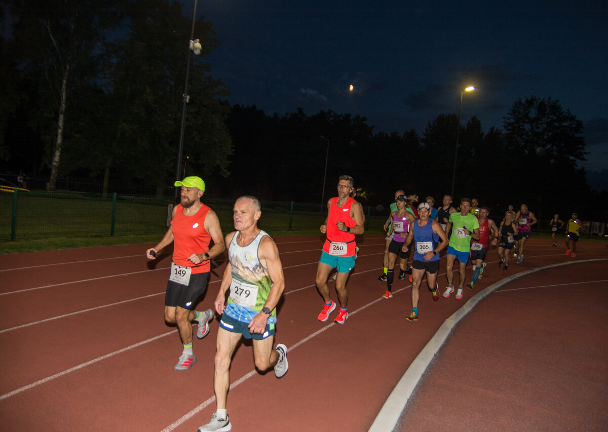 Za nami kolejna odsłona Rudzkiego Półmaratonu Industrialnego, setki uczestników pobiegło nocną porą przez nasze miasto. Byliśmy i my, mamy zdjęcia!
