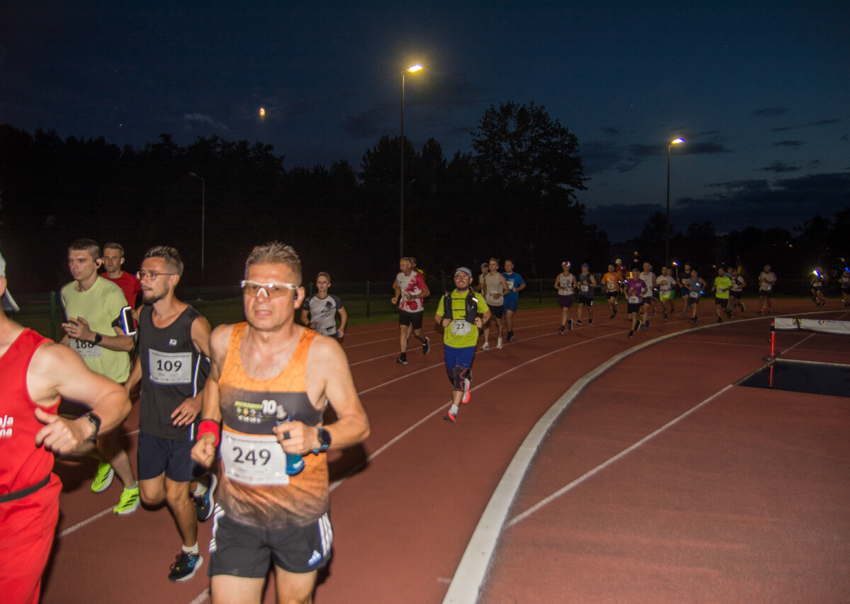 Za nami kolejna odsłona Rudzkiego Półmaratonu Industrialnego, setki uczestników pobiegło nocną porą przez nasze miasto. Byliśmy i my, mamy zdjęcia!