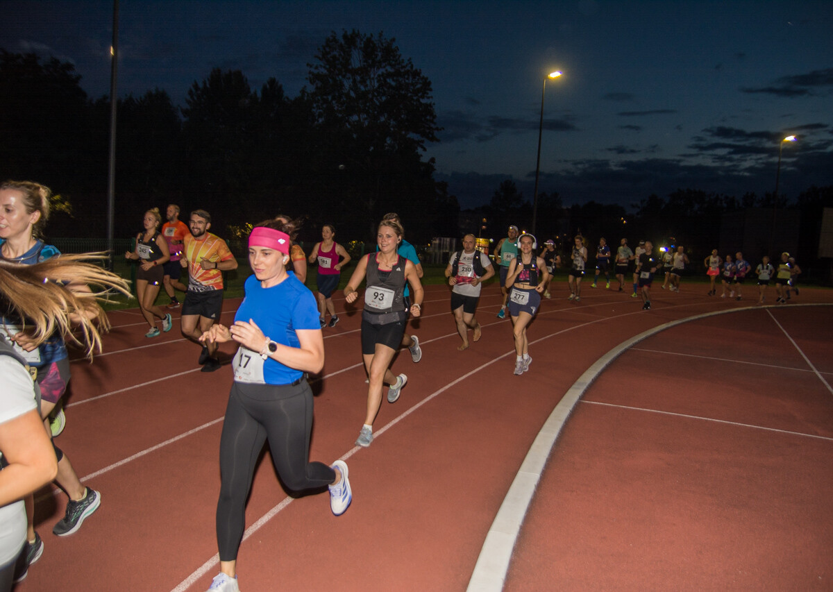 Za nami kolejna odsłona Rudzkiego Półmaratonu Industrialnego, setki uczestników pobiegło nocną porą przez nasze miasto. Byliśmy i my, mamy zdjęcia!