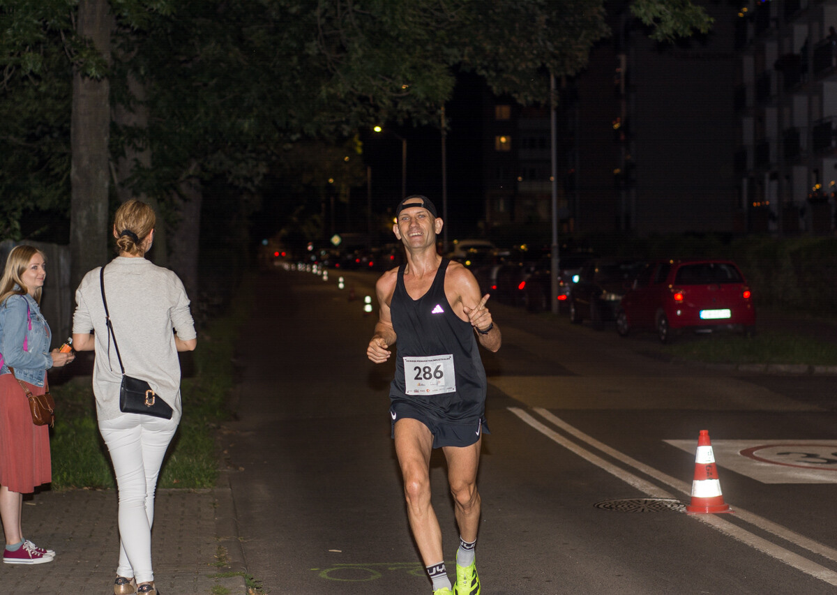 Za nami kolejna odsłona Rudzkiego Półmaratonu Industrialnego, setki uczestników pobiegło nocną porą przez nasze miasto. Byliśmy i my, mamy zdjęcia!