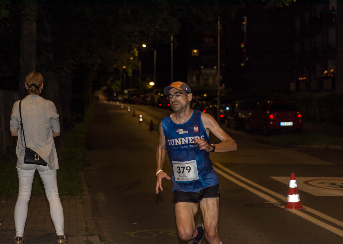 Za nami kolejna odsłona Rudzkiego Półmaratonu Industrialnego, setki uczestników pobiegło nocną porą przez nasze miasto. Byliśmy i my, mamy zdjęcia!