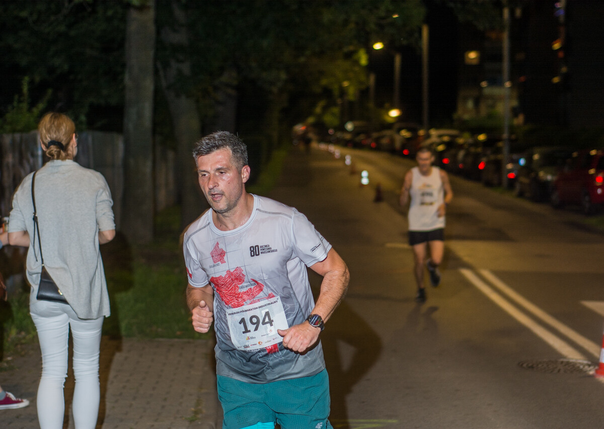 Za nami kolejna odsłona Rudzkiego Półmaratonu Industrialnego, setki uczestników pobiegło nocną porą przez nasze miasto. Byliśmy i my, mamy zdjęcia!