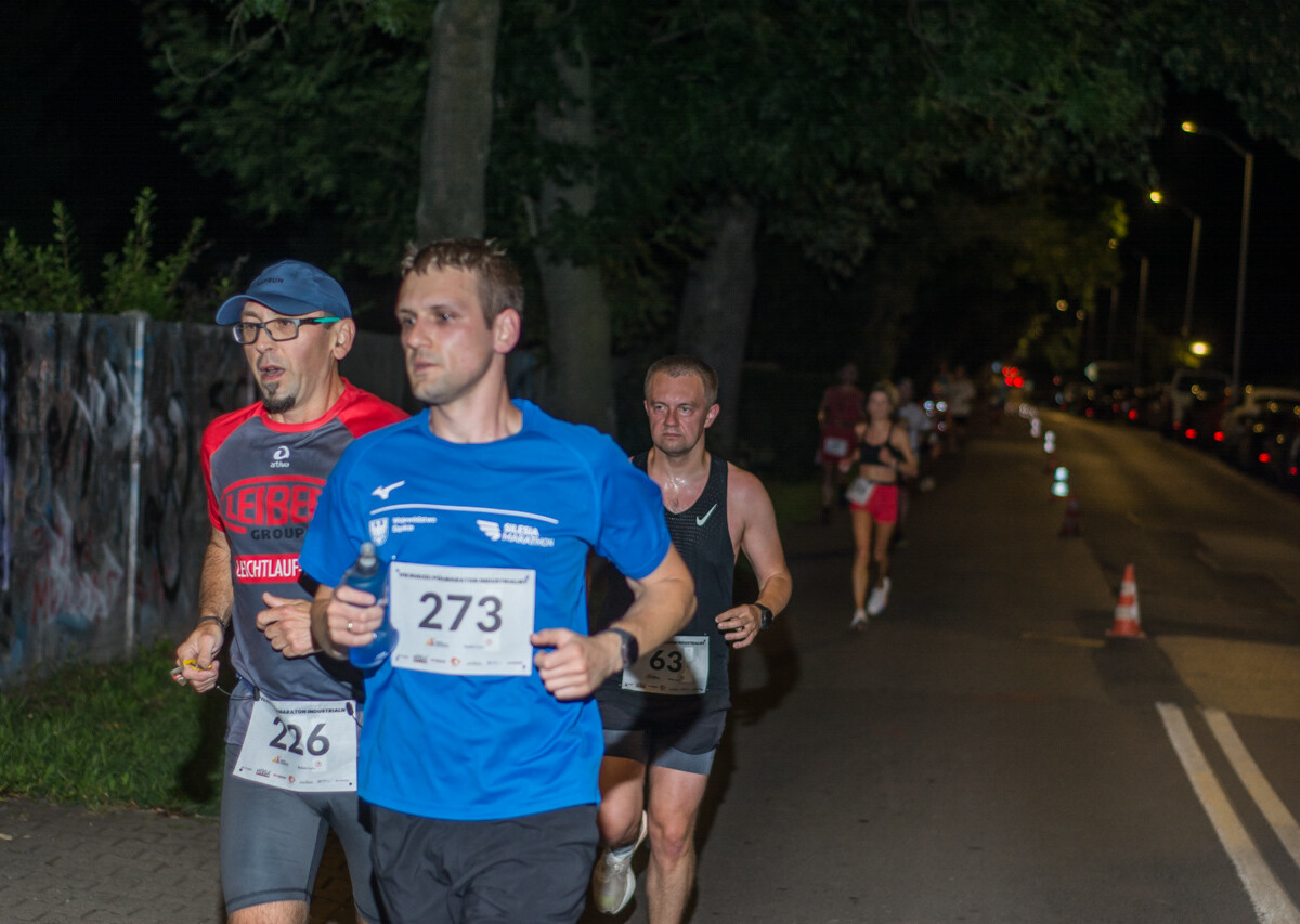 Za nami kolejna odsłona Rudzkiego Półmaratonu Industrialnego, setki uczestników pobiegło nocną porą przez nasze miasto. Byliśmy i my, mamy zdjęcia!