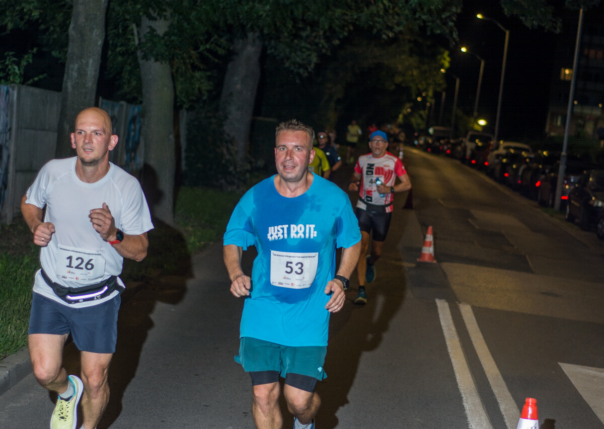 Za nami kolejna odsłona Rudzkiego Półmaratonu Industrialnego, setki uczestników pobiegło nocną porą przez nasze miasto. Byliśmy i my, mamy zdjęcia!