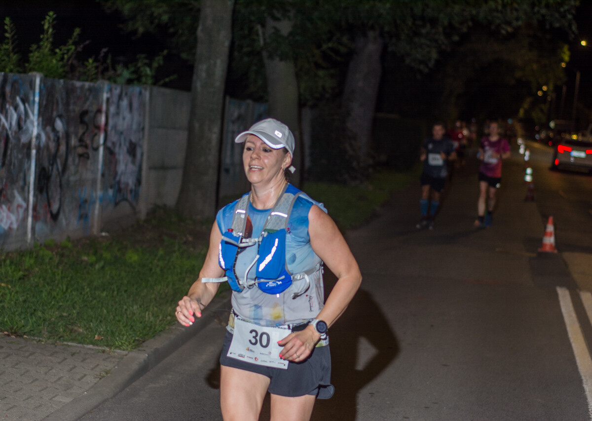 Za nami kolejna odsłona Rudzkiego Półmaratonu Industrialnego, setki uczestników pobiegło nocną porą przez nasze miasto. Byliśmy i my, mamy zdjęcia!