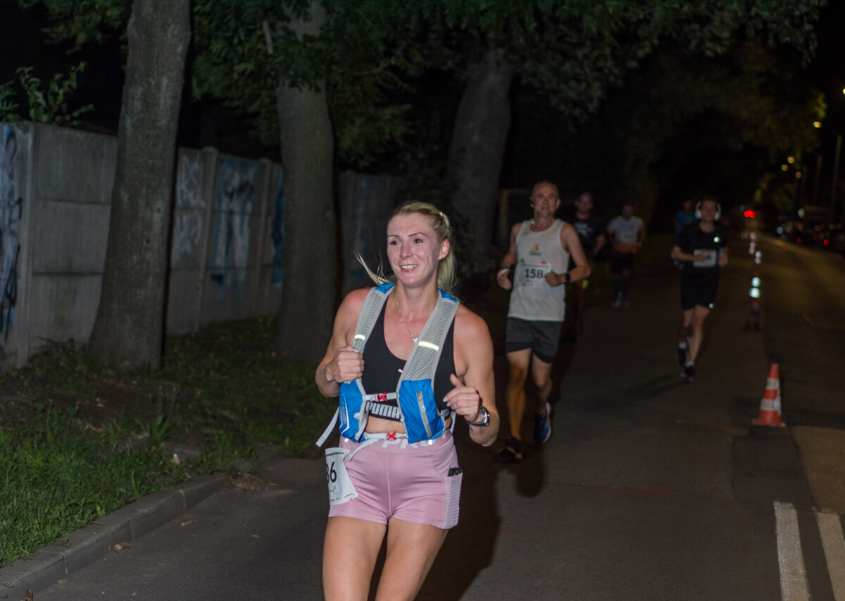 Za nami kolejna odsłona Rudzkiego Półmaratonu Industrialnego, setki uczestników pobiegło nocną porą przez nasze miasto. Byliśmy i my, mamy zdjęcia!