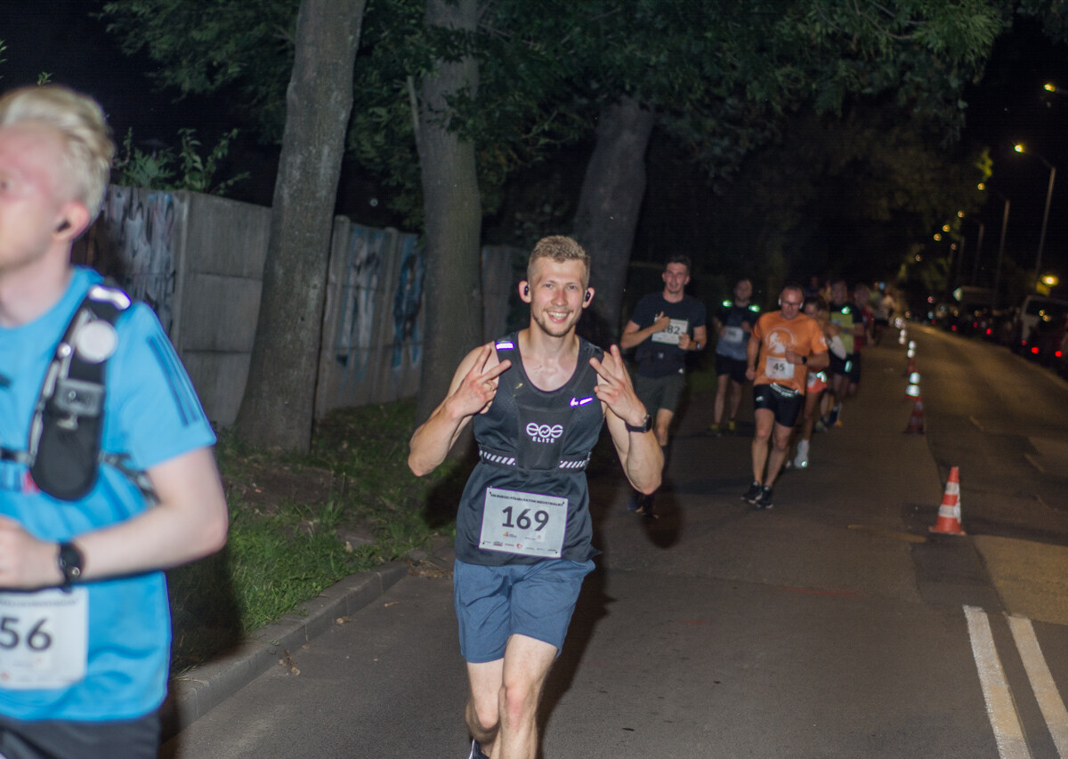 Za nami kolejna odsłona Rudzkiego Półmaratonu Industrialnego, setki uczestników pobiegło nocną porą przez nasze miasto. Byliśmy i my, mamy zdjęcia!