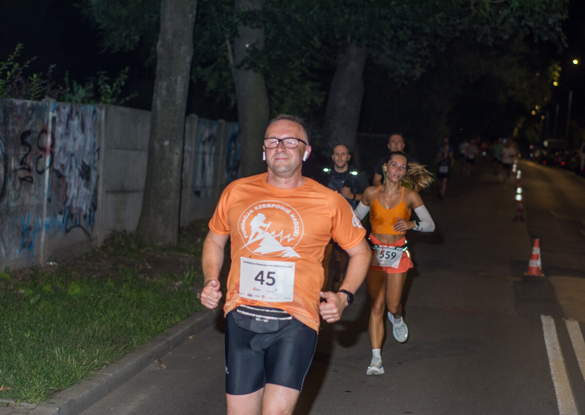 Za nami kolejna odsłona Rudzkiego Półmaratonu Industrialnego, setki uczestników pobiegło nocną porą przez nasze miasto. Byliśmy i my, mamy zdjęcia!