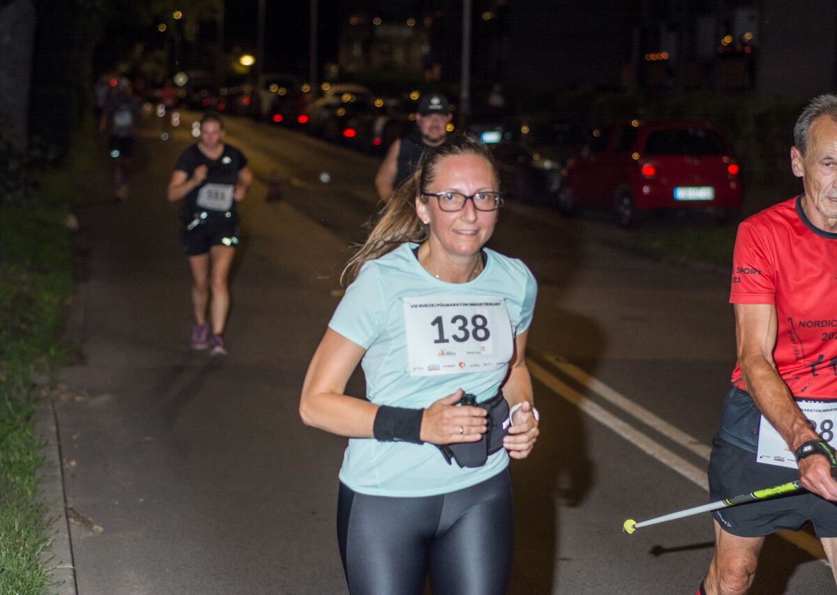 Za nami kolejna odsłona Rudzkiego Półmaratonu Industrialnego, setki uczestników pobiegło nocną porą przez nasze miasto. Byliśmy i my, mamy zdjęcia!