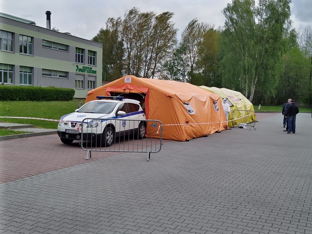 Wczoraj (7 maja) ruszyły badania przesiewowe górników pracujących w kopalniach, w których wystąpiła największa ilość zakażeń. – Decyzją rządu oraz Głównego Inspektora Sanitarnego dzisiaj przebadanych ma być łącznie 1000 górników – zapowiada wojewoda śląski Jarosław Wieczorek.