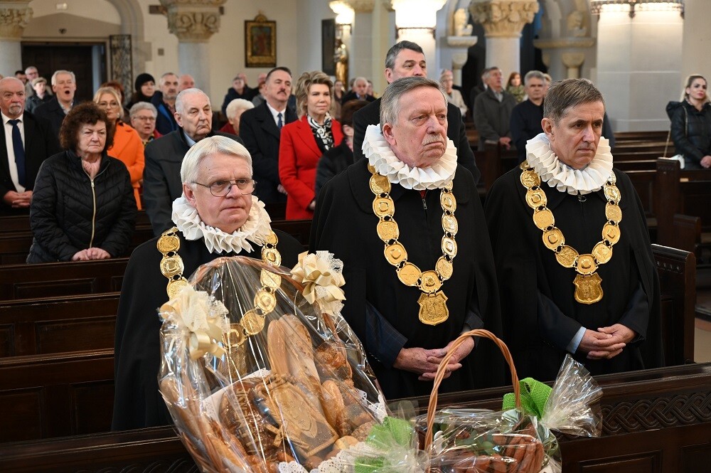 W sobotę, o godz. 16.00 w sanktuarium pw. św. Józefa w Rudzie odbyły się coroczne uroczystości związane z dniem św. Józefa i św. Klemensa.

fot. UM Ruda Śląska
