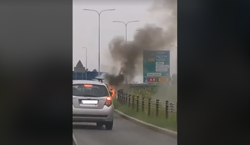 Samochód w płomieniach na trasie NS!