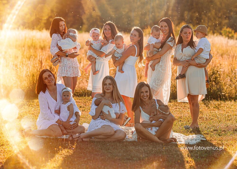 Sesja grupowego karmienia piersią/fot. Magdalena Ruda