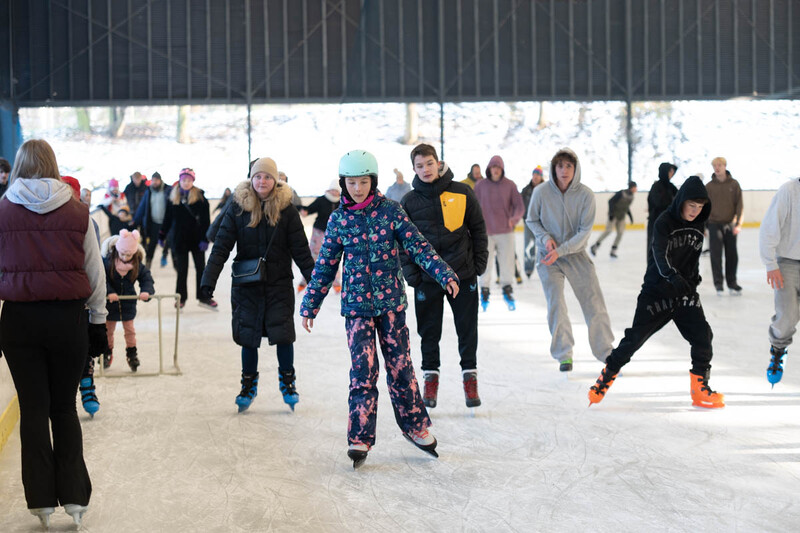 Sezon łyżwiarski oficjalnie rozpoczęty! Za nami otwarcie lodowiska na Burloch Arenie [FOTO