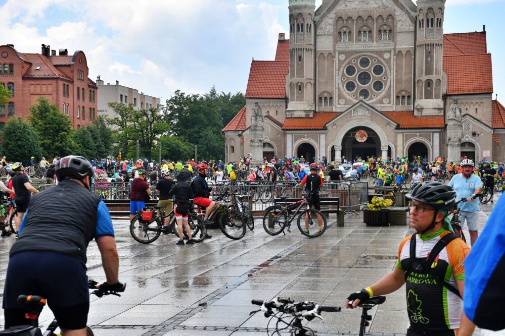 W niedzielę, 18 czerwca na placu Jana Pawła II w Rudzie Śląskiej roiło się od fanów dwóch kółek!/fot. Jacek Knapik