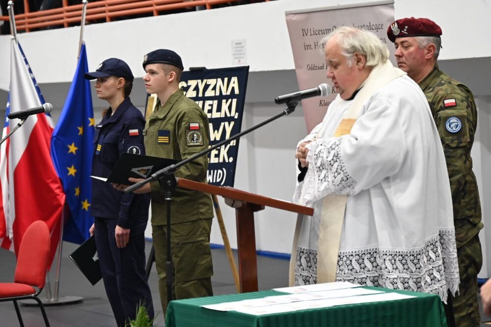 Ślubowanie klas pierwszych mundurowych/fot. FB Michał Pierończyk
