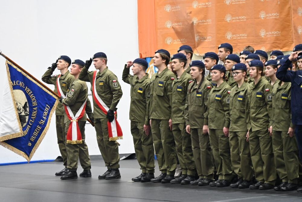 Ślubowanie klas pierwszych mundurowych/fot. FB Michał Pierończyk