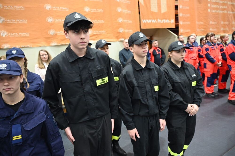 Ślubowanie klas pierwszych mundurowych/fot. FB Michał Pierończyk