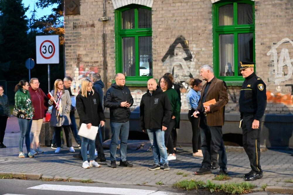 Prezydent spacerował z mieszkańcami Nowego Bytomia/fot. FB Michał Pierończyk