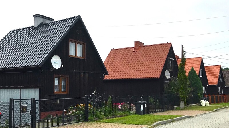 Spacer po osiedlu domków fińskich w Bielszowicach. Odkryj historię drewnianego budownictwa