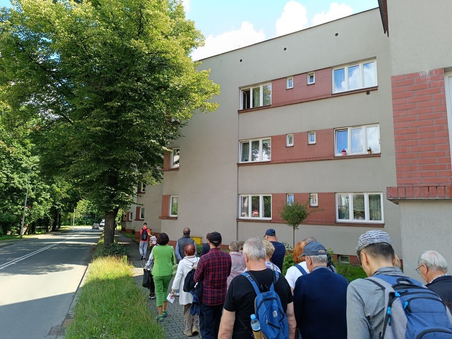 Spacer śladami Ballestremów i Karola Goduli za nami. W czwartek, 10 sierpnia, za sprawą Koło Przewodników Miejskich i Terenowych Górnośląskiego Oddziału PTTK w  Katowicach miłośnicy historii poznali wiele ciekawych opowieści dotyczących dawnych dziejów Rudy Śląskiej i jej mieszkańców.