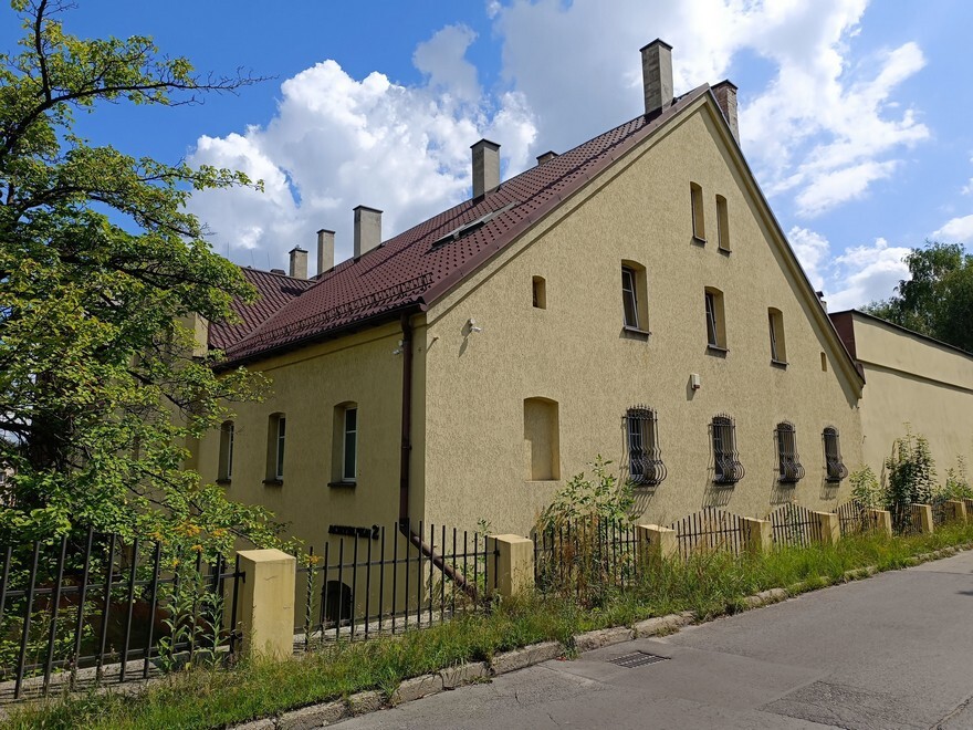 Spacer śladami Ballestremów i Karola Goduli za nami. W czwartek, 10 sierpnia, za sprawą Koło Przewodników Miejskich i Terenowych Górnośląskiego Oddziału PTTK w  Katowicach miłośnicy historii poznali wiele ciekawych opowieści dotyczących dawnych dziejów Rudy Śląskiej i jej mieszkańców.
