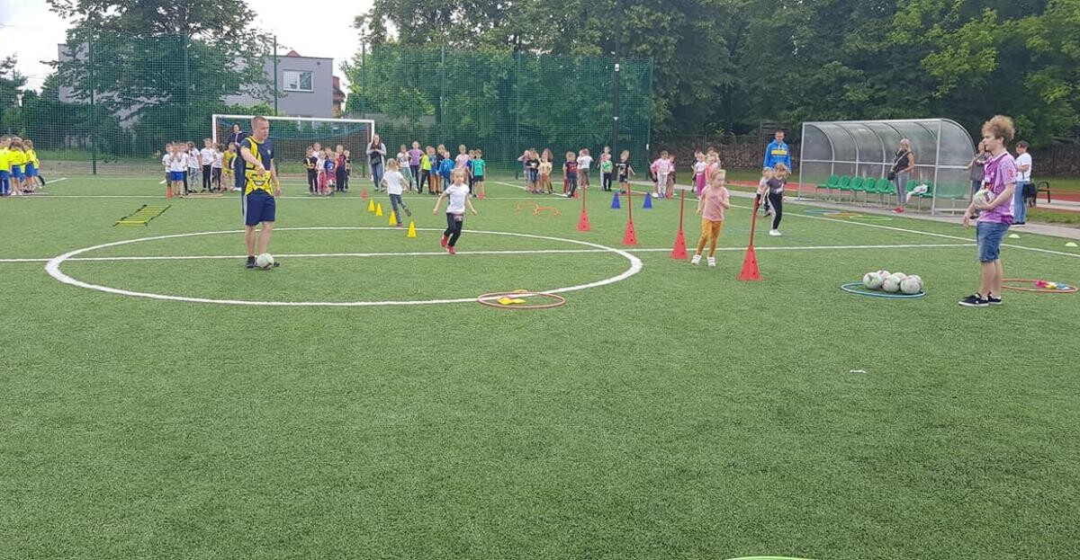 To było prawdziwe sportowe święto - na boisku Szkoły Podstawowej numer 24 w Halembie odbyła się Sportowa Olimpiada Przedszkolaków. Organizatorem było Stowarzyszenie Rekreacyjno - Sportowe "Gwiazda".