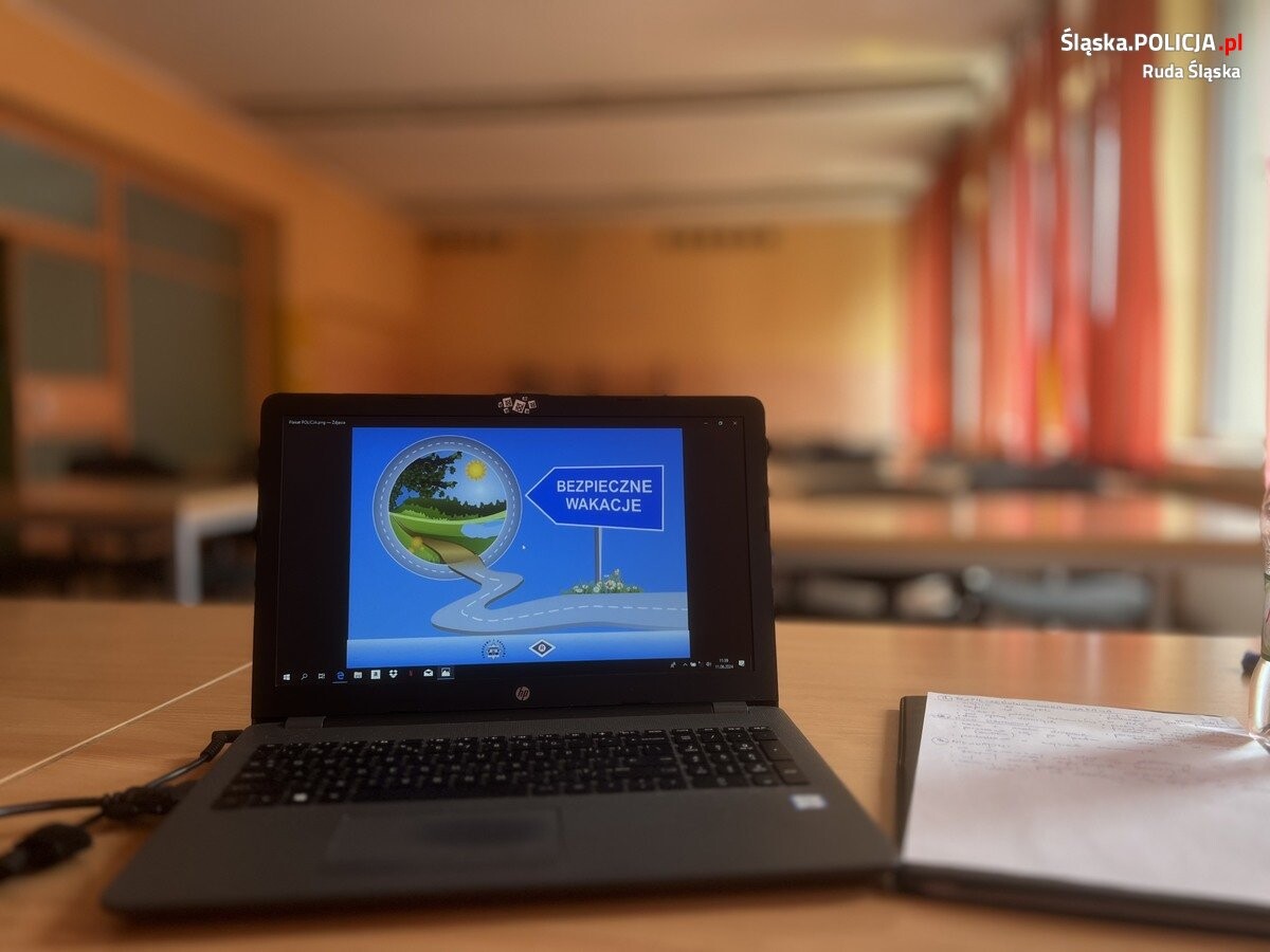 W ostatnim tygodniu policjanci z Rudzkiej Komendy Miejskiej Policji, w tym profilaktyk i dzielnicowi rudzkich komisariatów, mieli bardzo intensywny czas spotkań z dziećmi i młodzieżą / fot. KMP Ruda Śląska