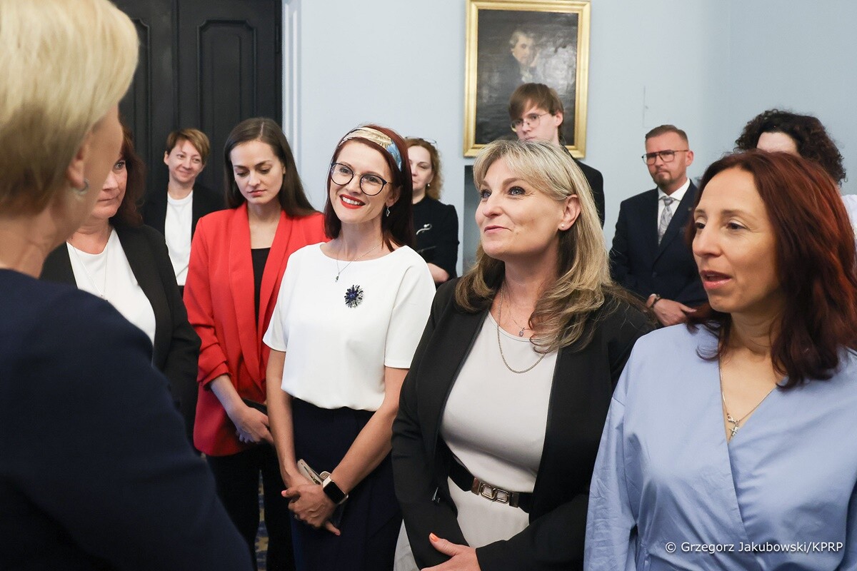 Laureaci konkursu recytatorskiego "W kręgu poezji i prozy lagrowej więźniarek KL Ravensbr�źck" spotkali się w Pałacu Prezydenckim z Pierwszą Damą RP. / fot. Grzegorz Jakubowski / KPRP