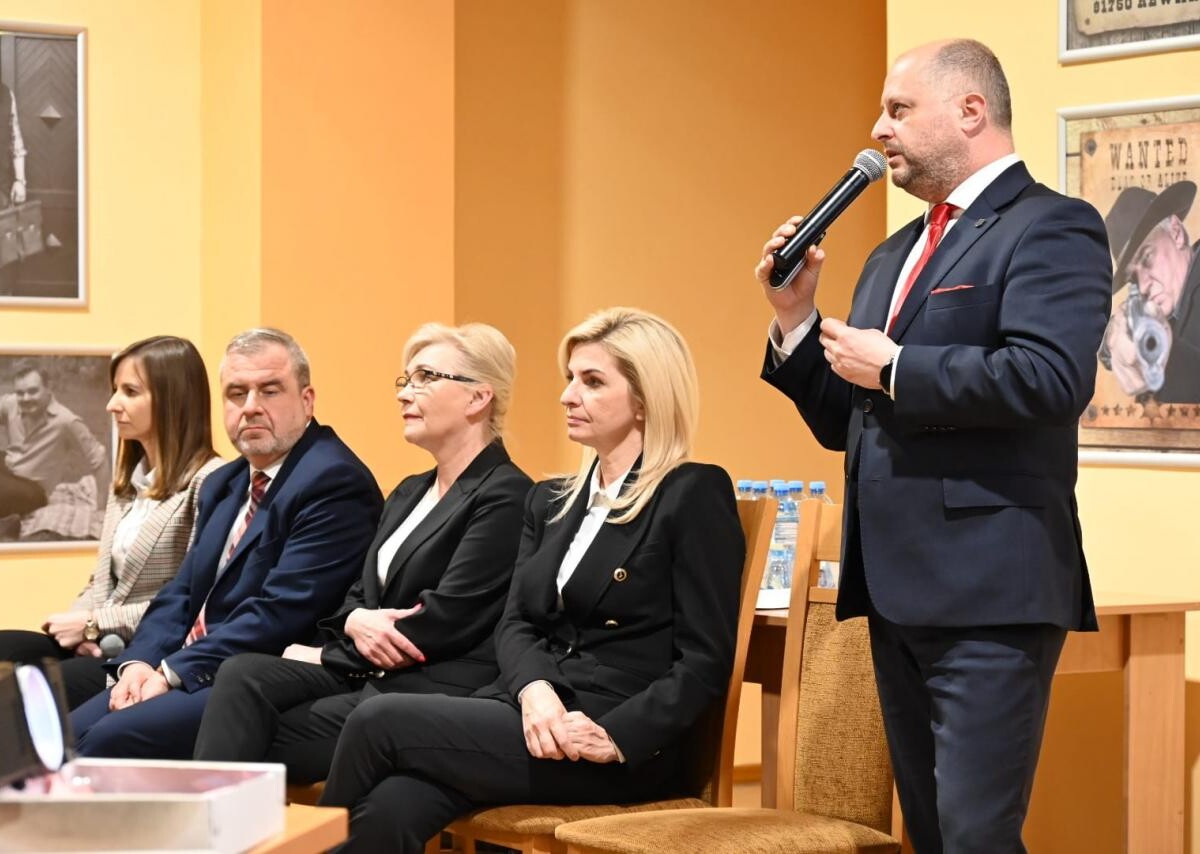 W Nowym Bytomiu odbyło się kolejne prezydenckie spotkanie, które zgromadziło mieszkańców różnych części dzielnic, w tym ulic Szafranka, Styczyńskiego i Nowobytomskiej w Chebziu / fot. Michał Pierończyk FB