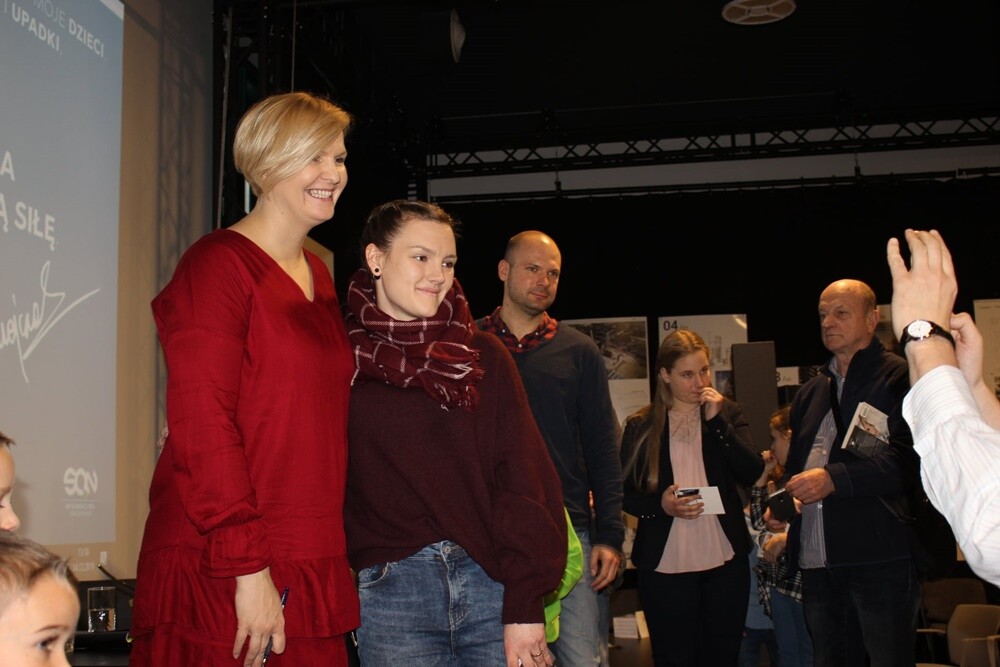 Znana pływaczka Otylia Jędrzejczak odwiedziła w sobotę Stację Biblioteka! Rudzianka opowiadała m.in. o swoim dzieciństwie i pływackiej karierze oraz promowała książkę "Otylia. Moja historia".