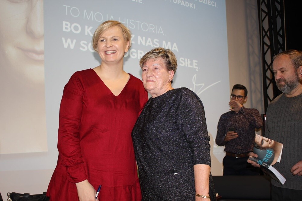 Znana pływaczka Otylia Jędrzejczak odwiedziła w sobotę Stację Biblioteka! Rudzianka opowiadała m.in. o swoim dzieciństwie i pływackiej karierze oraz promowała książkę "Otylia. Moja historia".