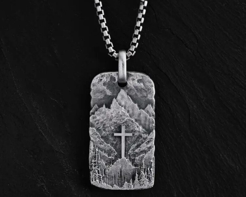 Srebrny krzyż męski: jak wybrać, nosić i nie przesadzić?