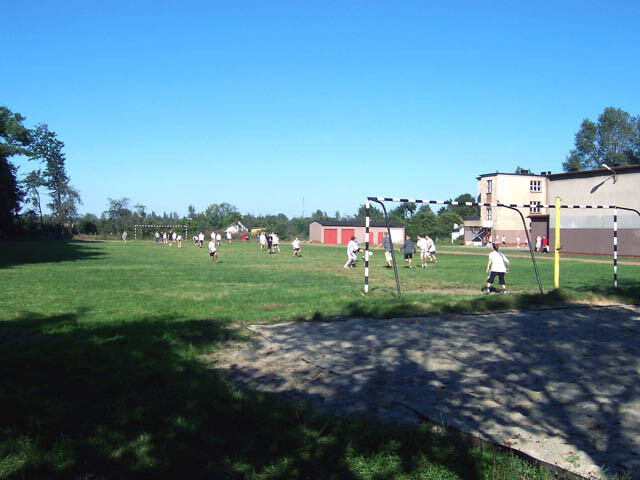 Śródmieście - Boisko piłkarskie Zespołu Szkół Ogólnokształcących - ul. Powstańców