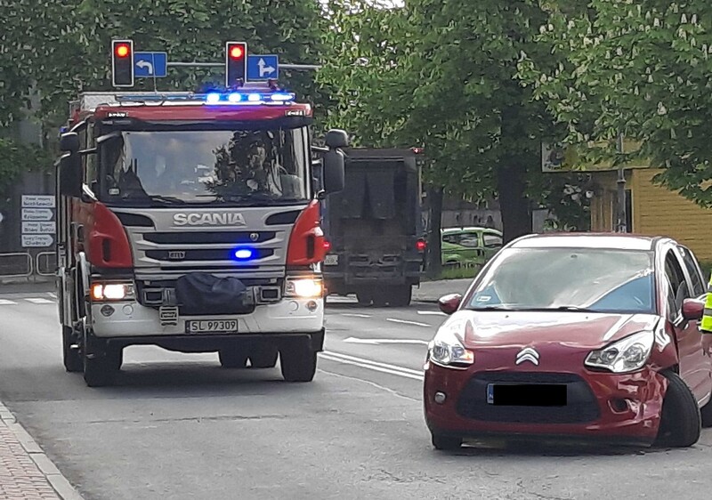 Stłuczka na Goduli - wyciekły płyny eksploatacyjne, są drobne utrudnienia