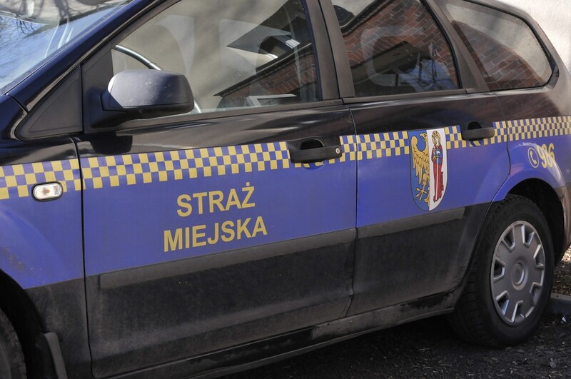 Strażnicy udzielili pomocy poszkodowanemu rowerzyście