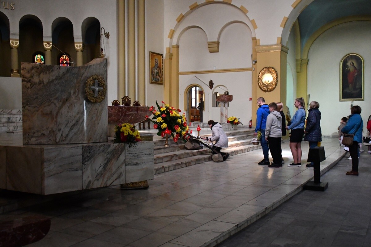 Rudzianie ze święconką odwiedzili kościoły. / fot. Jacek Knapik