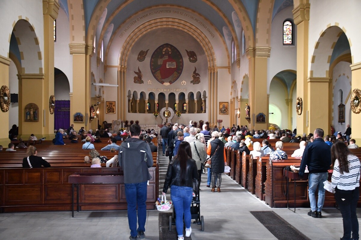 Rudzianie ze święconką odwiedzili kościoły. / fot. Jacek Knapik