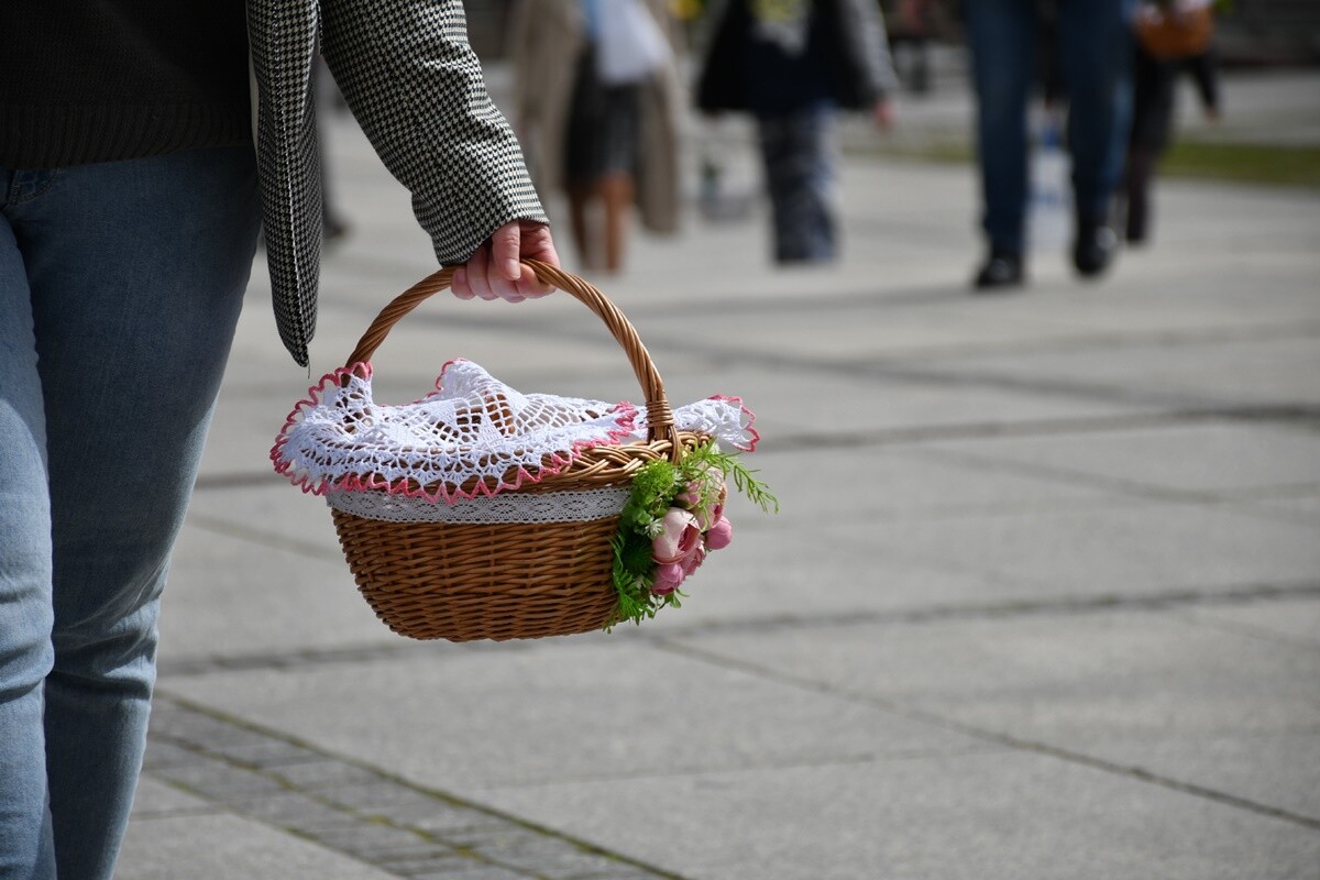 Rudzianie ze święconką odwiedzili kościoły. / fot. Jacek Knapik