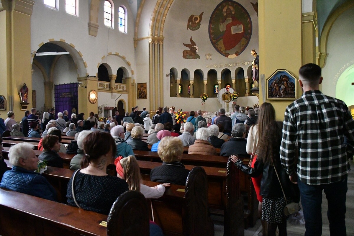 Rudzianie ze święconką odwiedzili kościoły. / fot. Jacek Knapik