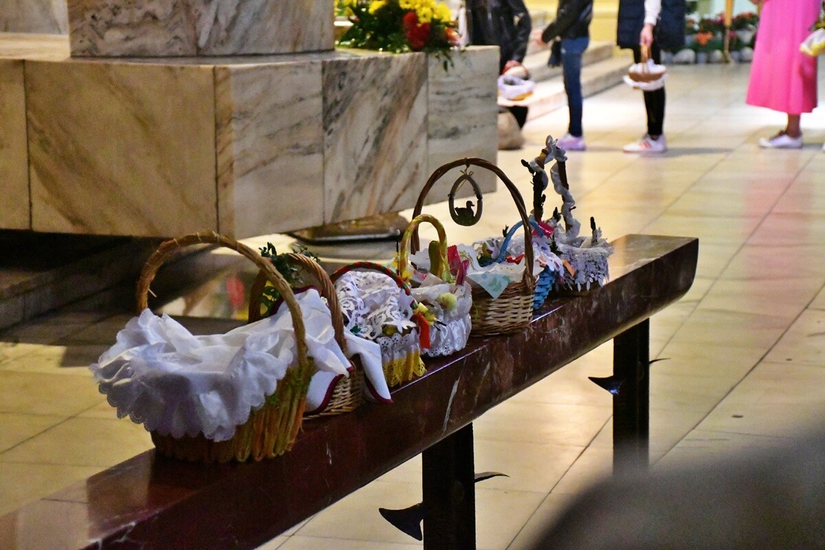 Rudzianie ze święconką odwiedzili kościoły. / fot. Jacek Knapik