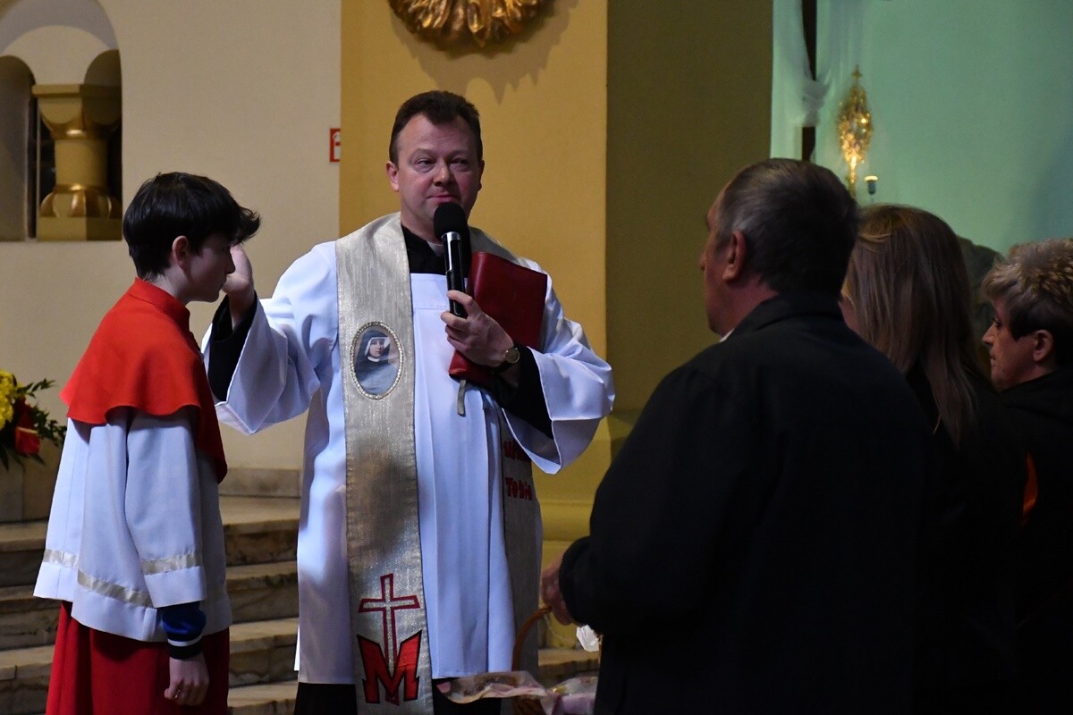 Rudzianie ze święconką odwiedzili kościoły. / fot. Jacek Knapik