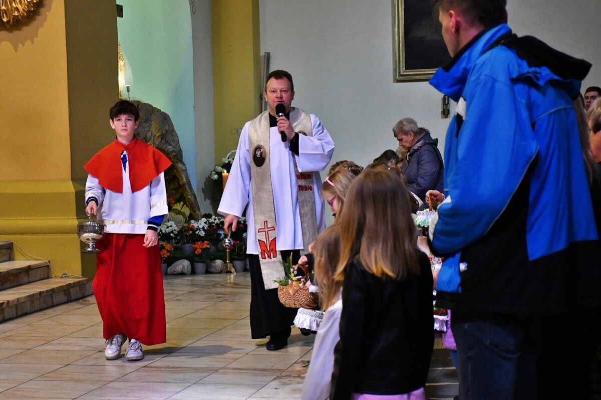 Rudzianie ze święconką odwiedzili kościoły. / fot. Jacek Knapik