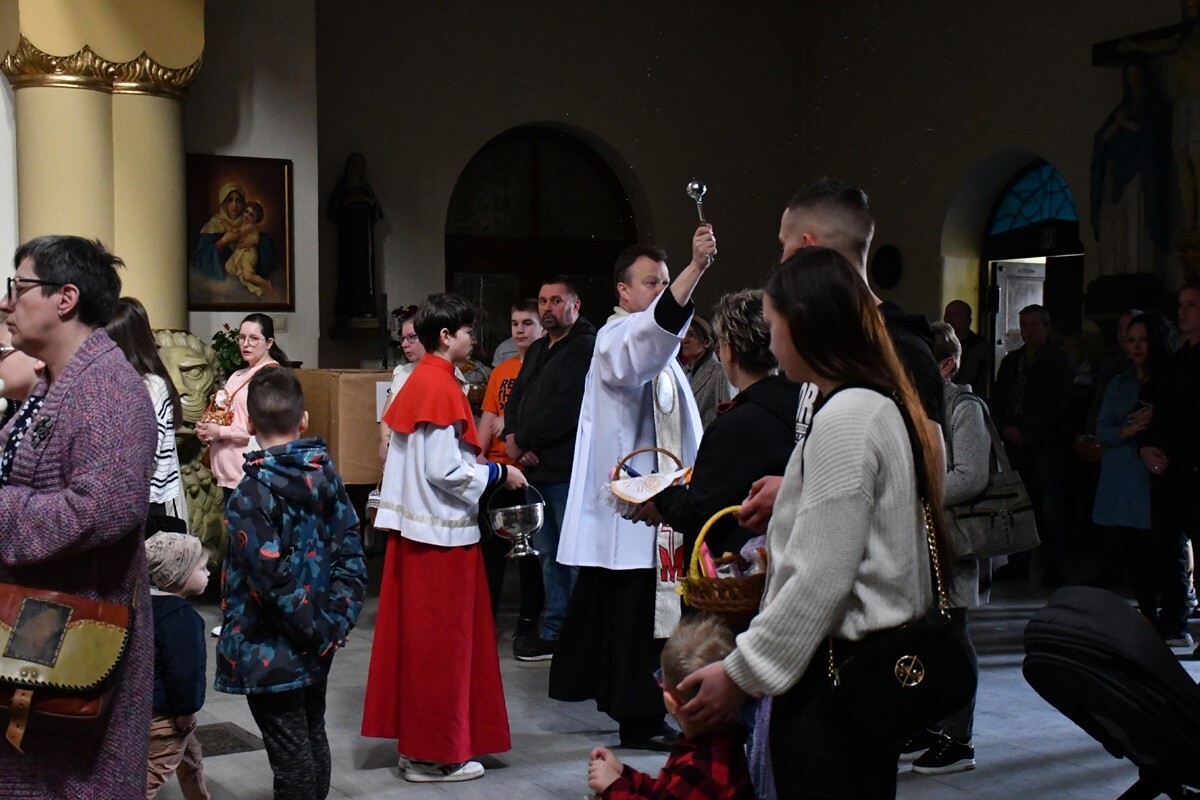 Rudzianie ze święconką odwiedzili kościoły. / fot. Jacek Knapik