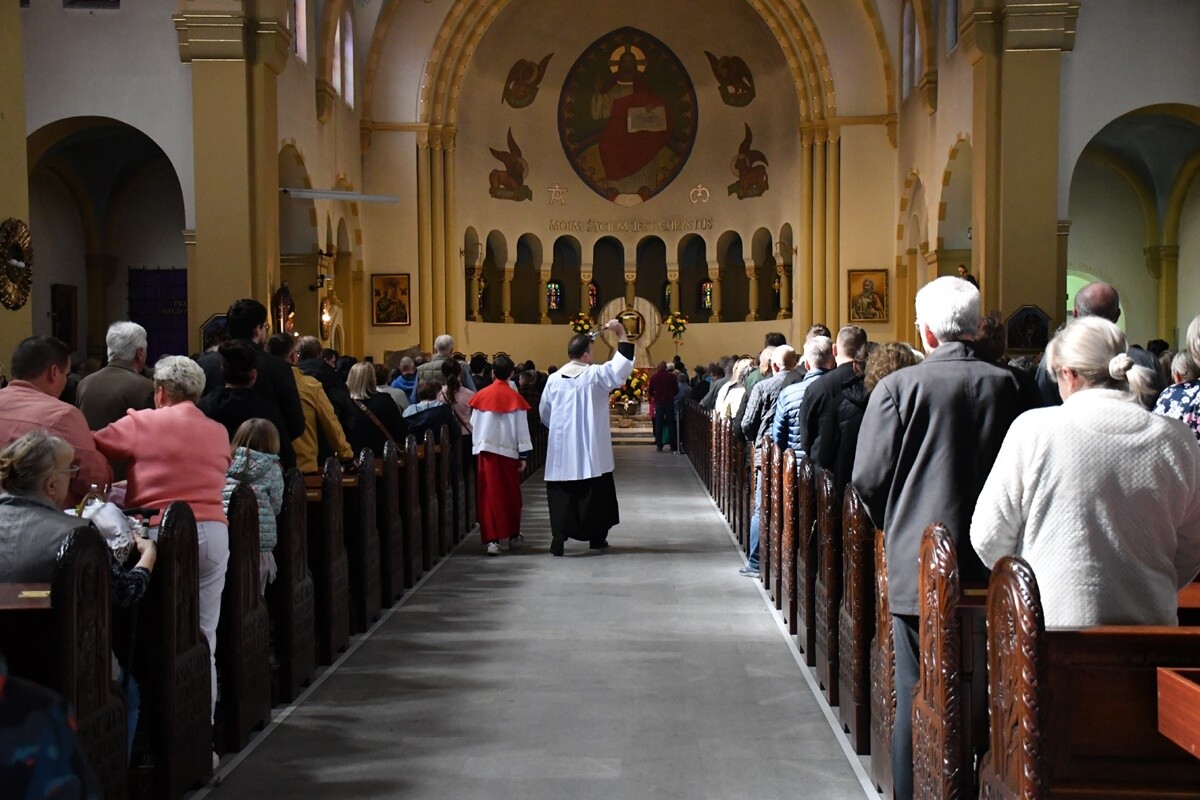 Rudzianie ze święconką odwiedzili kościoły. / fot. Jacek Knapik