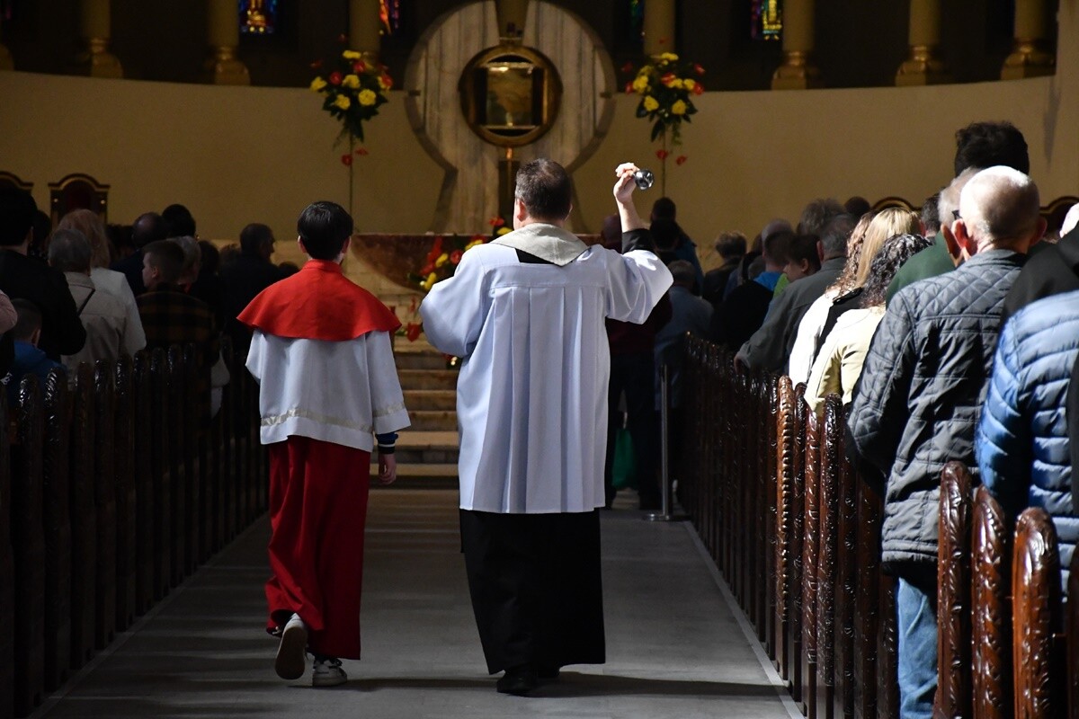 Rudzianie ze święconką odwiedzili kościoły. / fot. Jacek Knapik