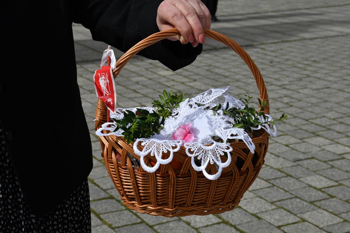 Rudzianie ze święconką odwiedzili kościoły. / fot. Jacek Knapik