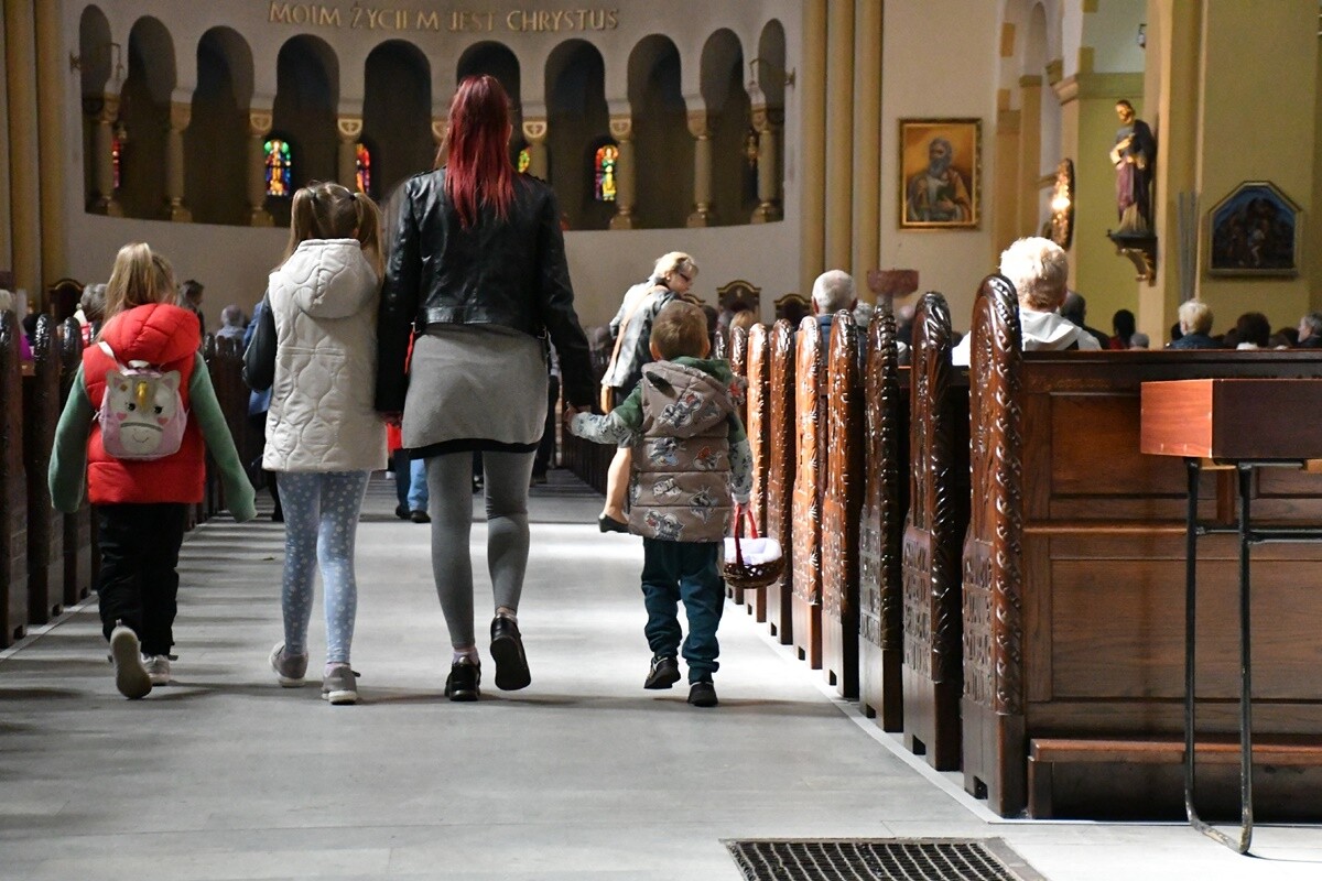 Rudzianie ze święconką odwiedzili kościoły. / fot. Jacek Knapik