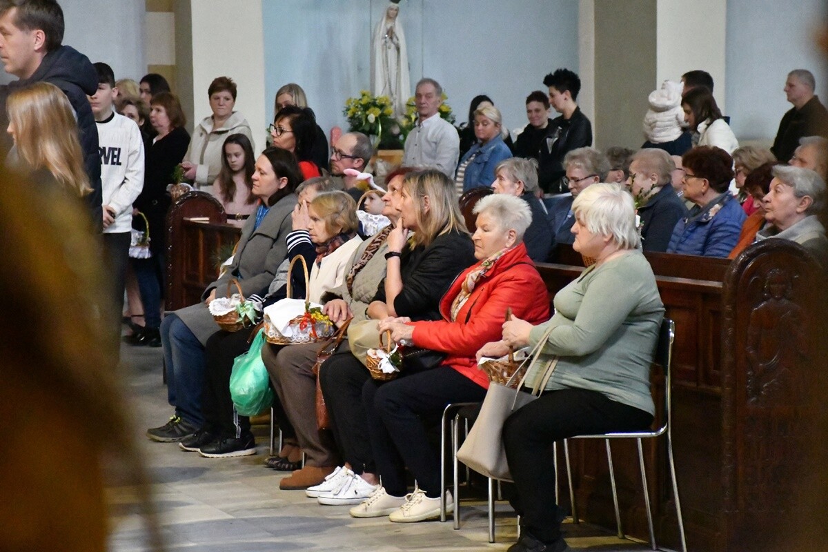 Rudzianie ze święconką odwiedzili kościoły. / fot. Jacek Knapik