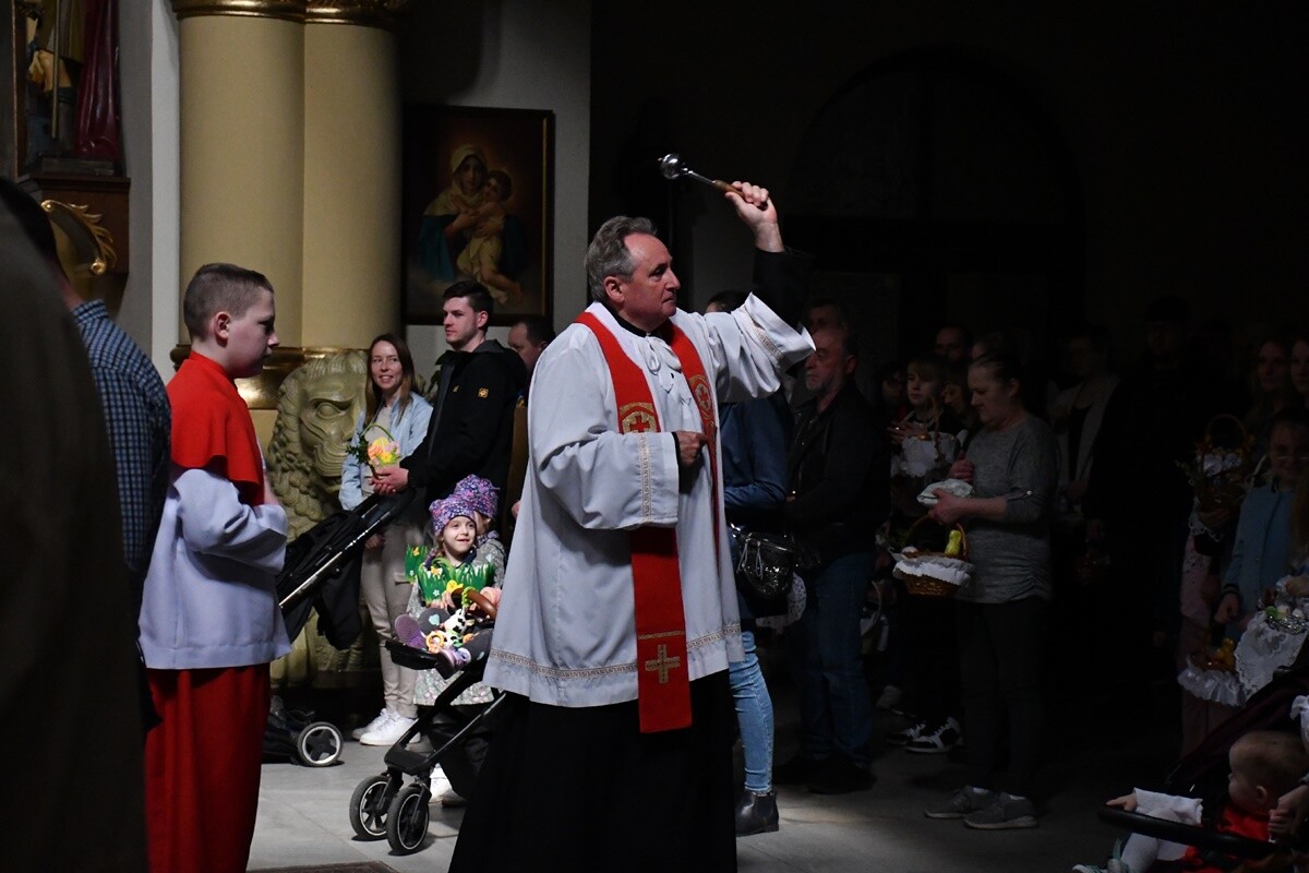 Rudzianie ze święconką odwiedzili kościoły. / fot. Jacek Knapik